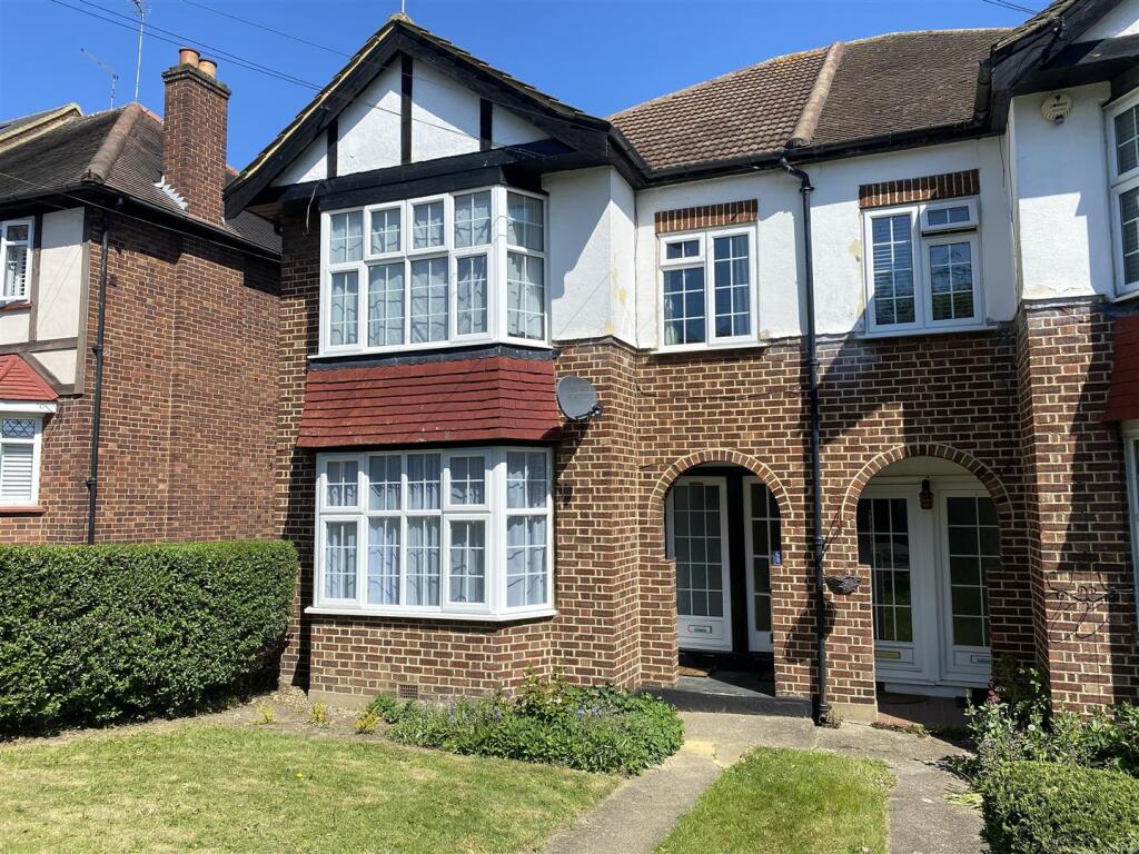 2 bed 1st Floor Flat for rent in Loughton. From Clarke Hillyer