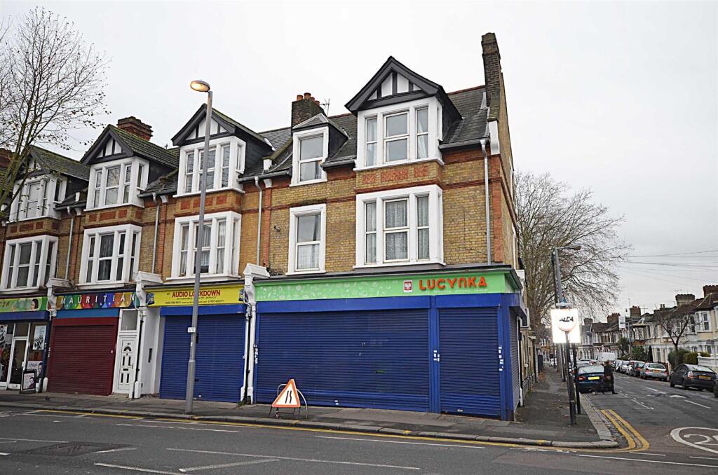 4 bed 1st Floor Flat for rent in Leyton. From Clarke Hillyer