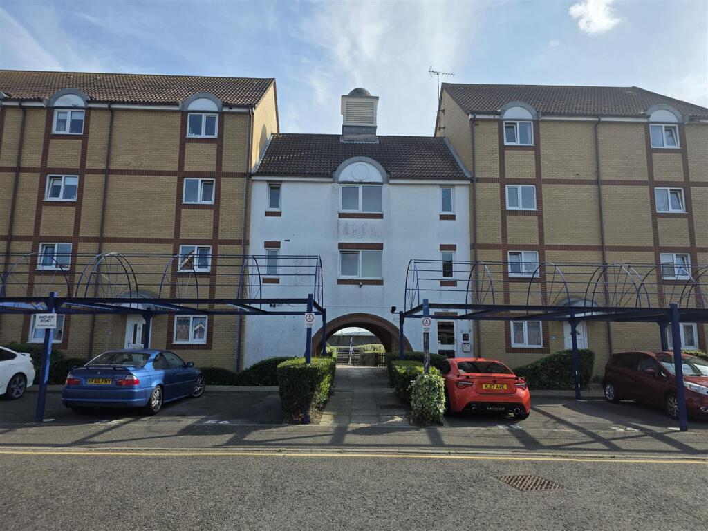 1 bed 1st Floor Flat for rent in Grays. From Clarke Hillyer