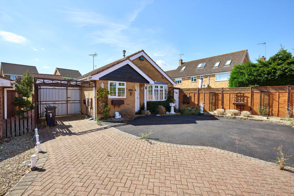 2 bed Bungalow for rent in Rushden. From Charles Orlebar Estate Agents - Rushden