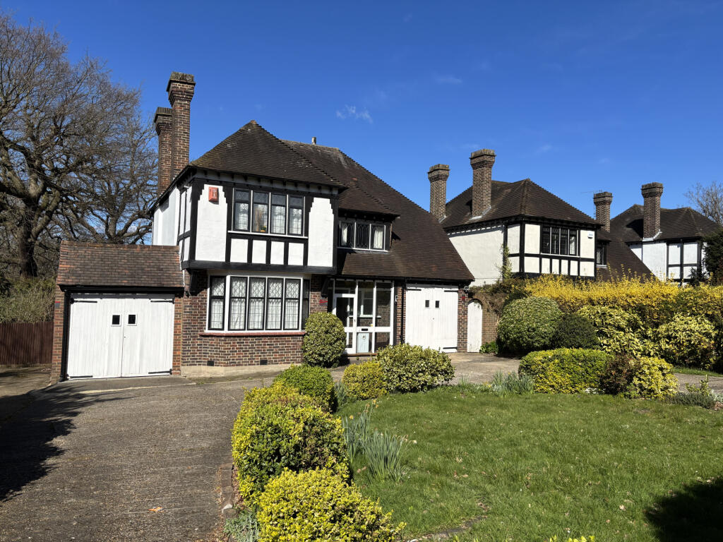 4 bed Detached for rent in Beckenham. From Coady Phillips - Bromley 4 bed Detached for rent in Beckenham. From Coady Phillips - Bromley