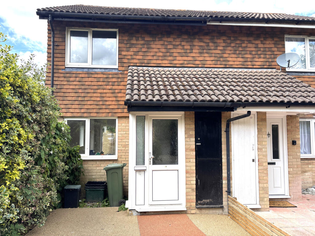 2 bed Mid Terraced House for rent in Keston Mark. From Coady Phillips - Bromley
