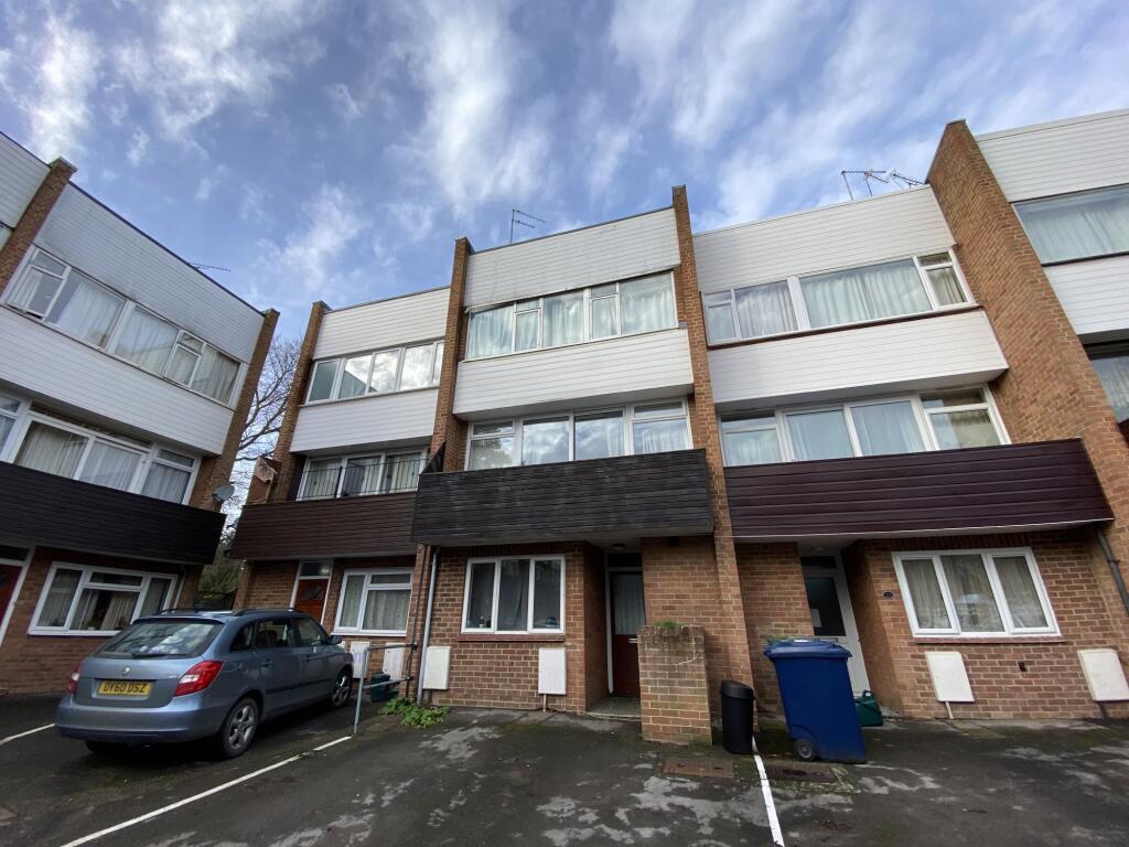 6 bed Mid Terraced House for rent in Elsfield. From College & County ltd - Oxford 6 bed Mid Terraced House for rent in Elsfield. From College & County ltd - Oxford