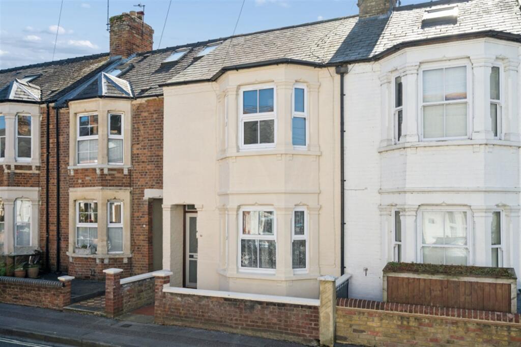 3 bed Mid Terraced House for rent in Oxford. From College & County ltd - Oxford