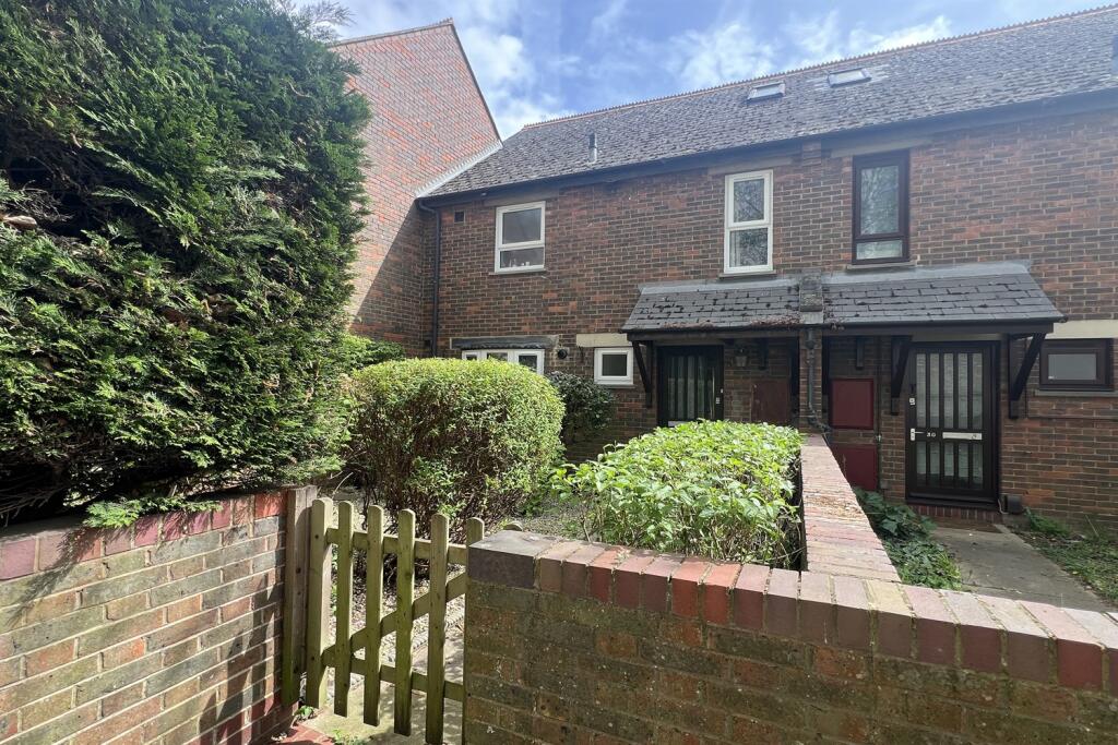 4 bed Mid Terraced House for rent in Oxford. From College & County ltd - Oxford