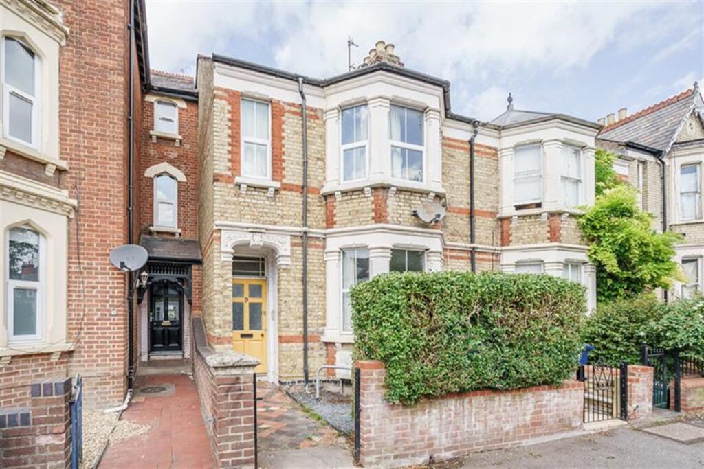 5 bed Mid Terraced House for rent in Oxford. From College & County ltd - Oxford