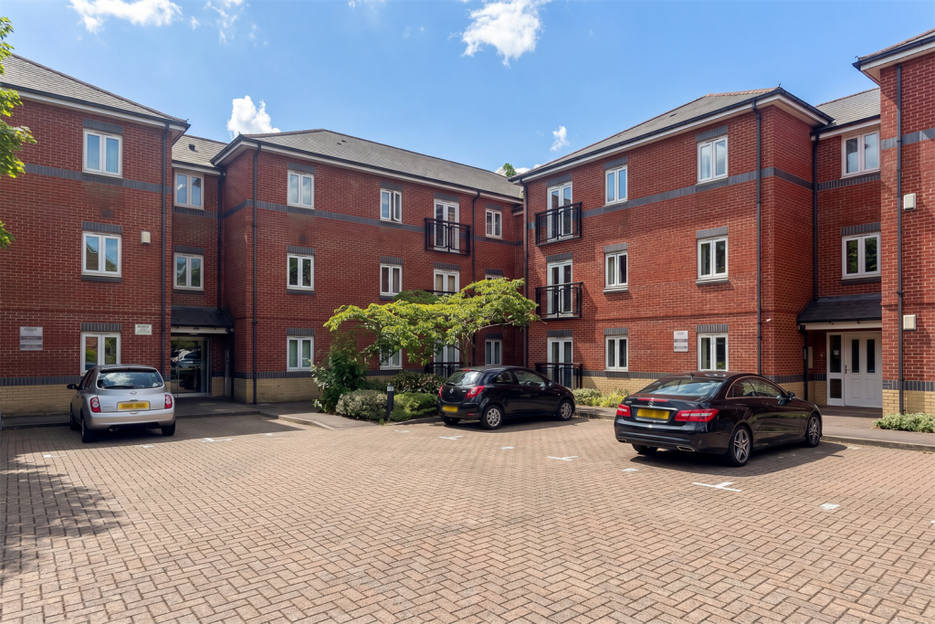 2 bed Apartment for rent in Oxford. From College & County ltd - Oxford