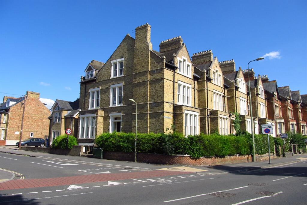 4 bed Apartment for rent in Sandford-on-Thames. From College & County ltd - Oxford
