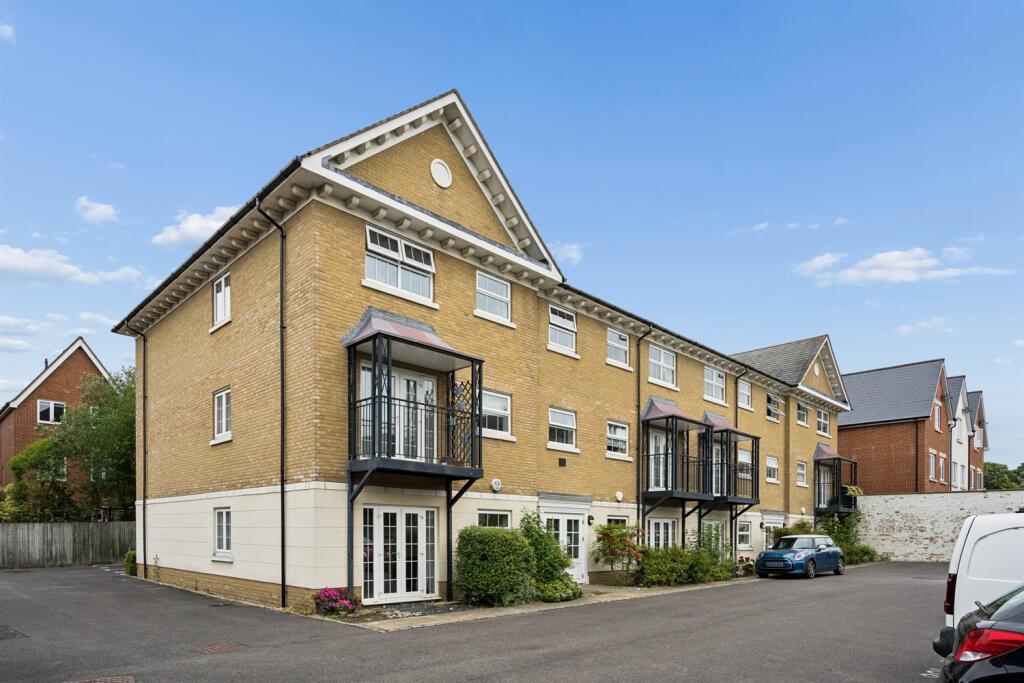 2 bed Apartment for rent in Sandford-on-Thames. From College & County ltd - Oxford
