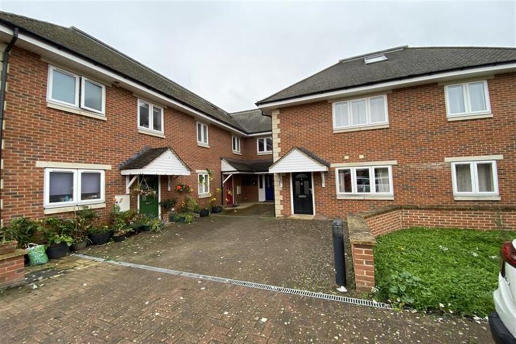 2 bed 1st Floor Flat for rent in Elsfield. From College & County ltd - Oxford