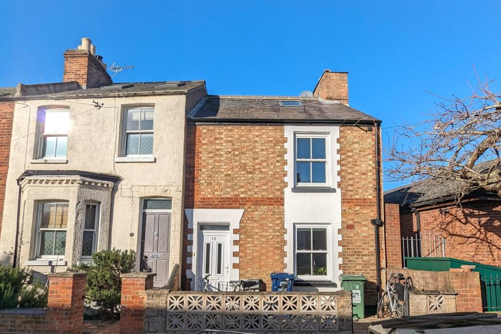 4 bed Semi Detached for rent in Sandford-on-Thames. From College & County ltd - Oxford 4 bed Semi Detached for rent in Sandford-on-Thames. From College & County ltd - Oxford