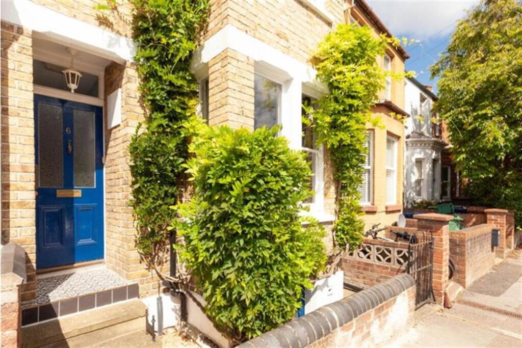 5 bed Mid Terraced House for rent in Oxford. From College & County ltd - Oxford 5 bed Mid Terraced House for rent in Oxford. From College & County ltd - Oxford