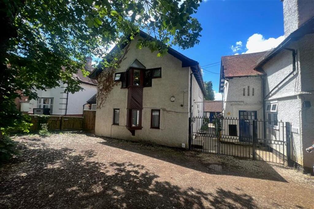 4 bed 1st Floor Flat for rent in Sandford-on-Thames. From College & County ltd - Oxford 4 bed 1st Floor Flat for rent in Sandford-on-Thames. From College & County ltd - Oxford