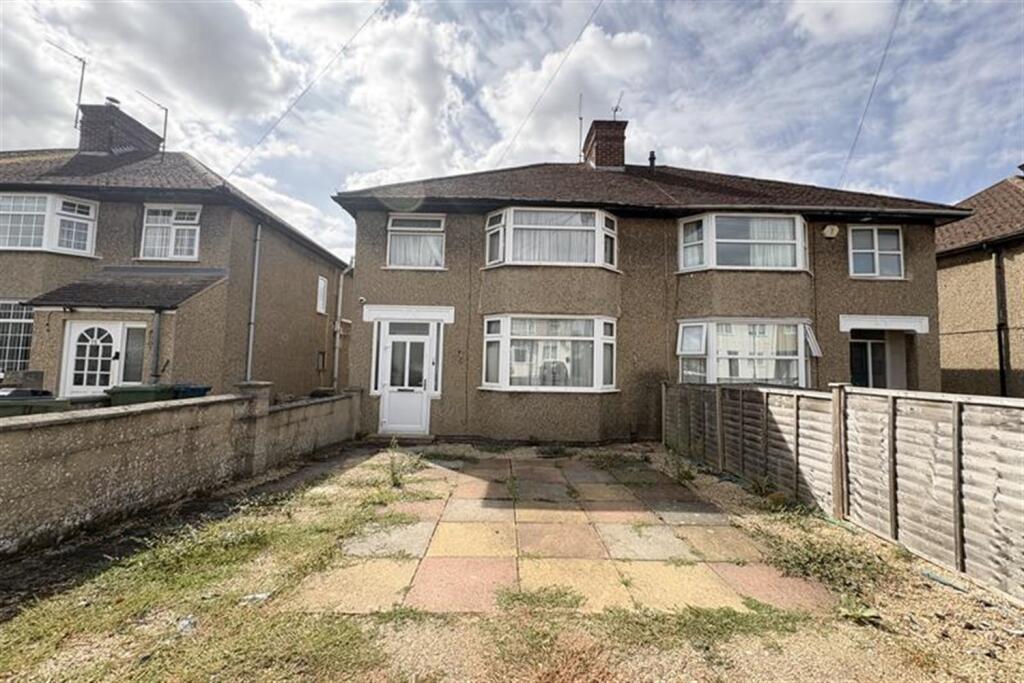 3 bed Semi Detached for rent in Sandford-on-Thames. From College & County ltd - Oxford 3 bed Semi Detached for rent in Sandford-on-Thames. From College & County ltd - Oxford