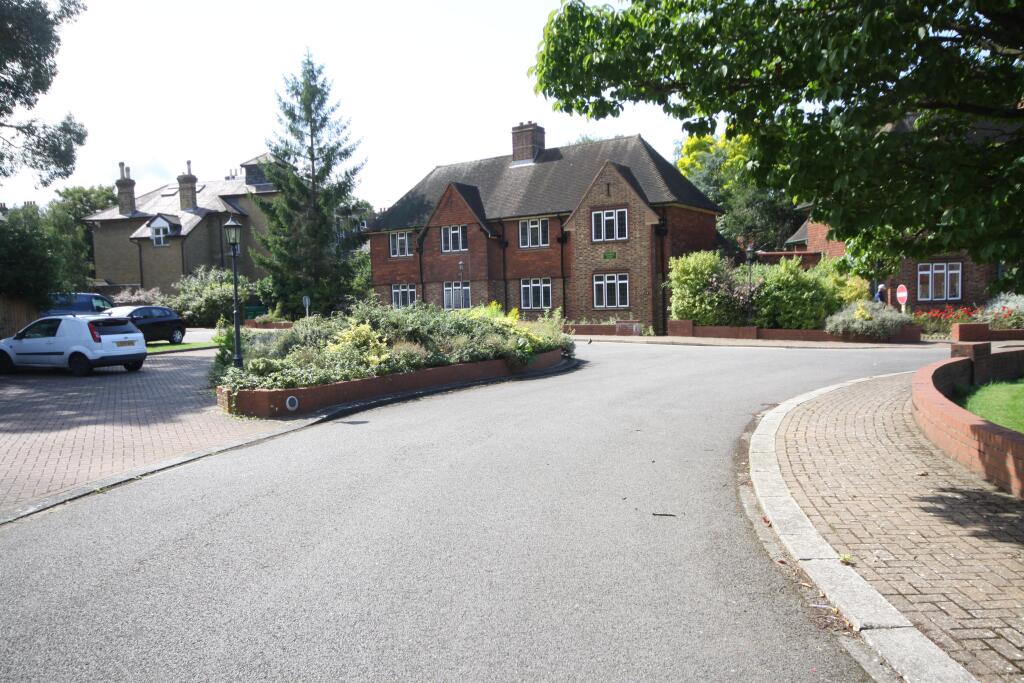 1 bed 1st Floor Flat for rent in Greenwich. From Comber & Company - Blackheath Village