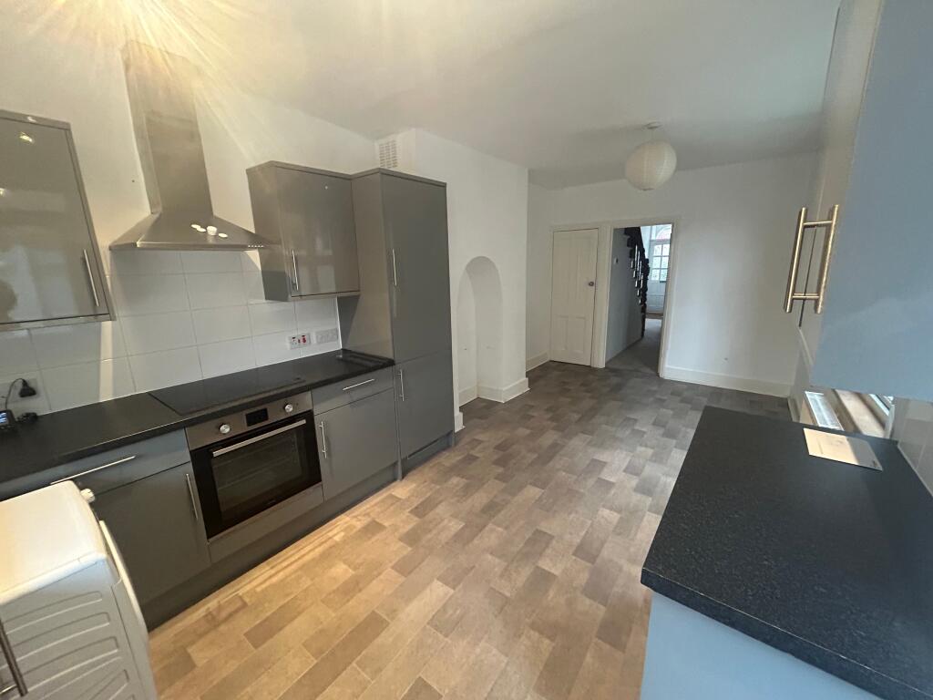 3 bed Mid Terraced House for rent in Lewisham. From Comber & Company - Blackheath Village