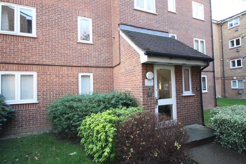 1 bed 1st Floor Flat for rent in Greenwich. From Comber & Company - Blackheath Village
