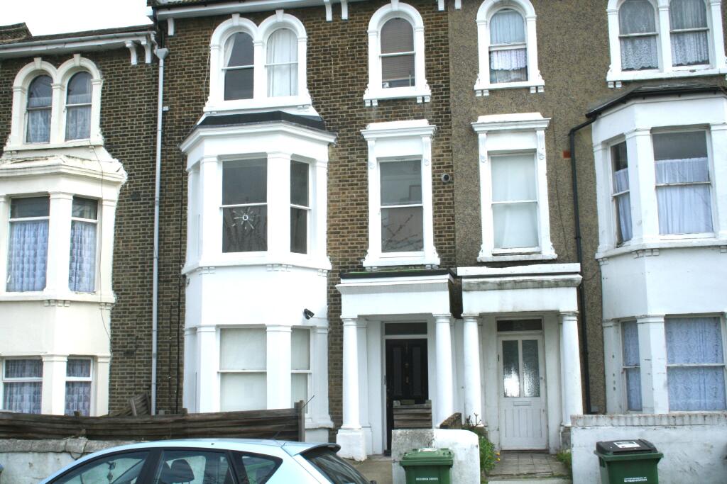 1 bed 1st Floor Flat for rent in Woolwich. From Comber & Company - Blackheath Village