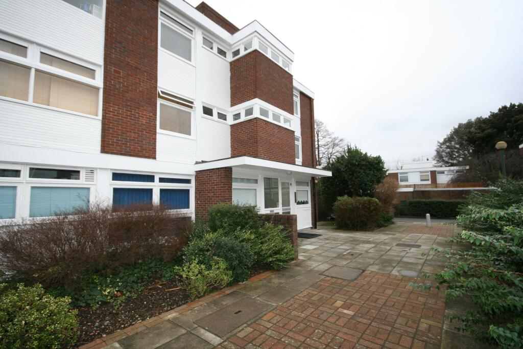 1 bed 1st Floor Flat for rent in Greenwich. From Comber & Company - Blackheath Village