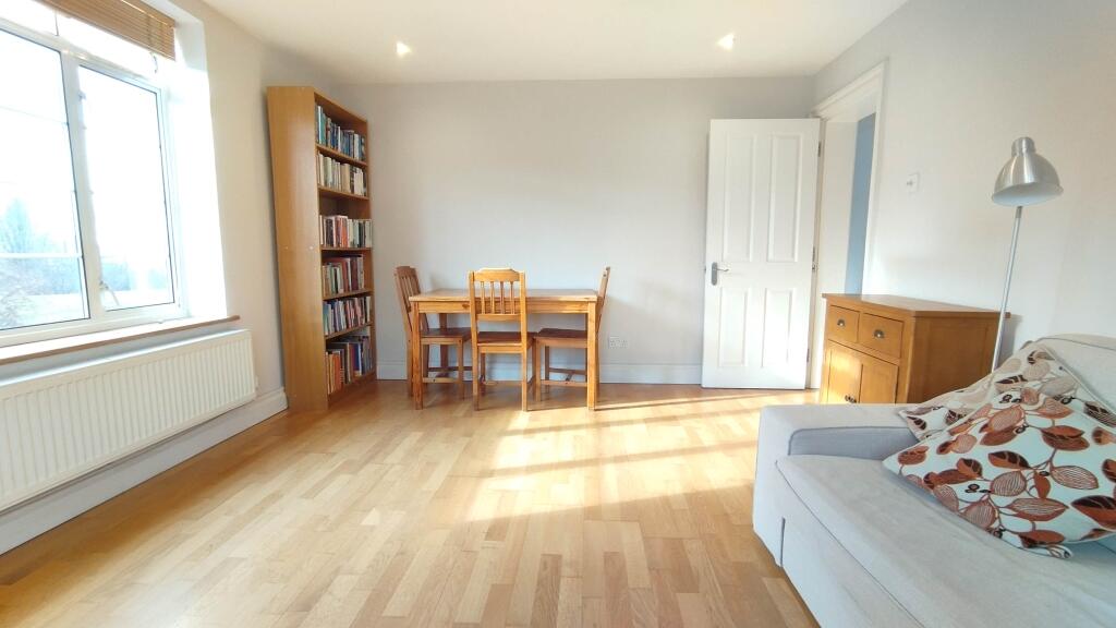 2 bed 1st Floor Flat for rent in Greenwich. From Comber & Company - Blackheath Village