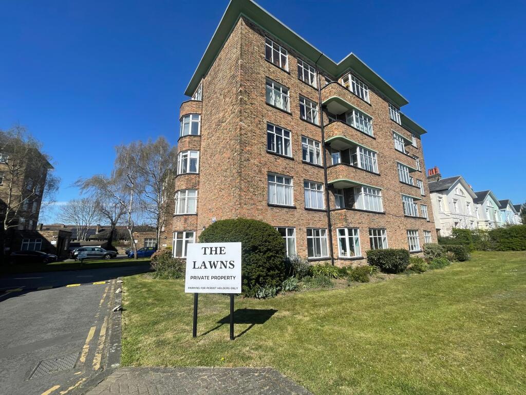 3 bed 1st Floor Flat for rent in Lewisham. From Comber & Company - Blackheath Village