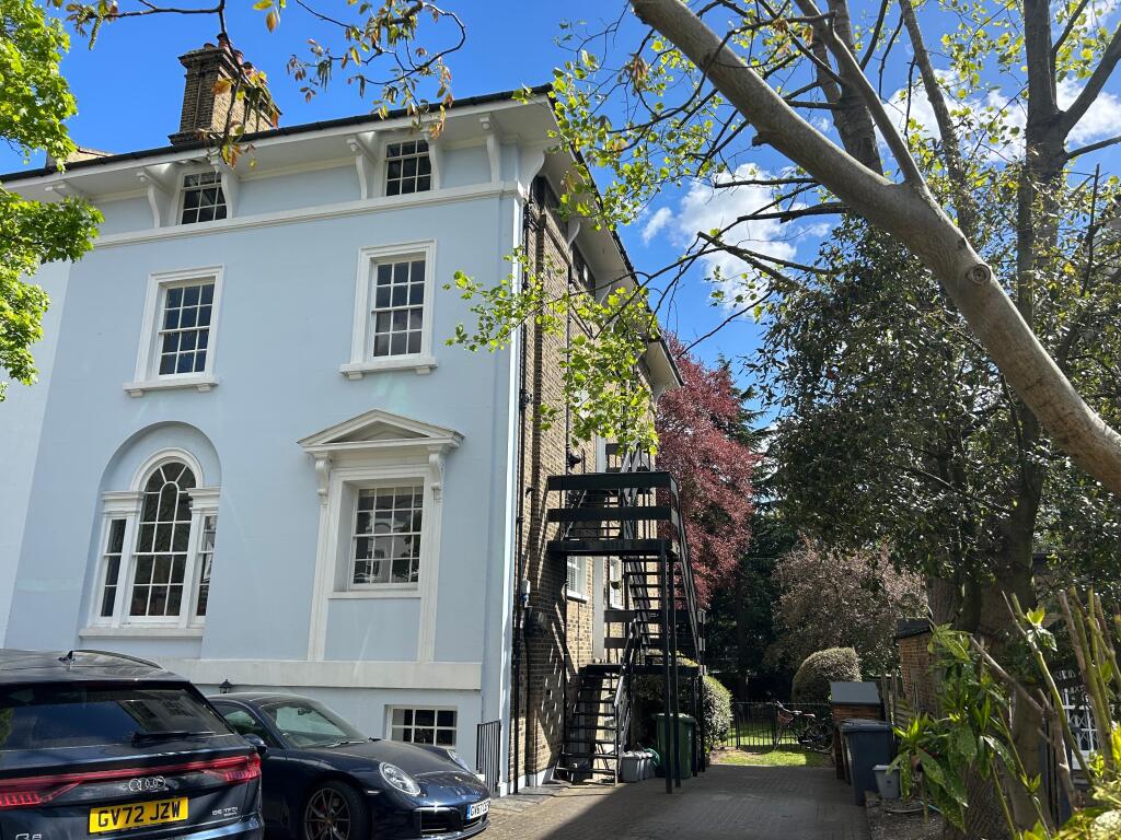 1 bed 1st Floor Flat for rent in Lewisham. From Comber & Company - Blackheath Village