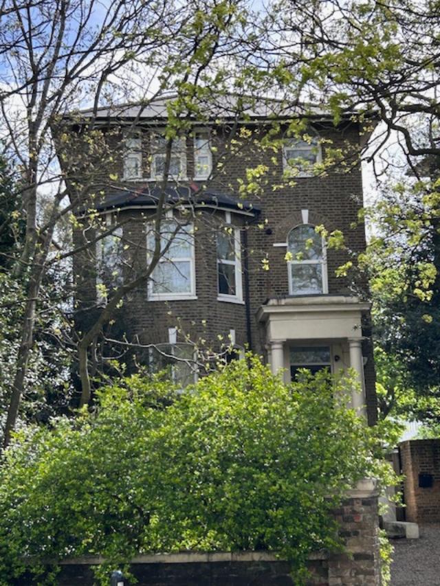 2 bed 1st Floor Flat for rent in Greenwich. From Comber & Company - Blackheath Village