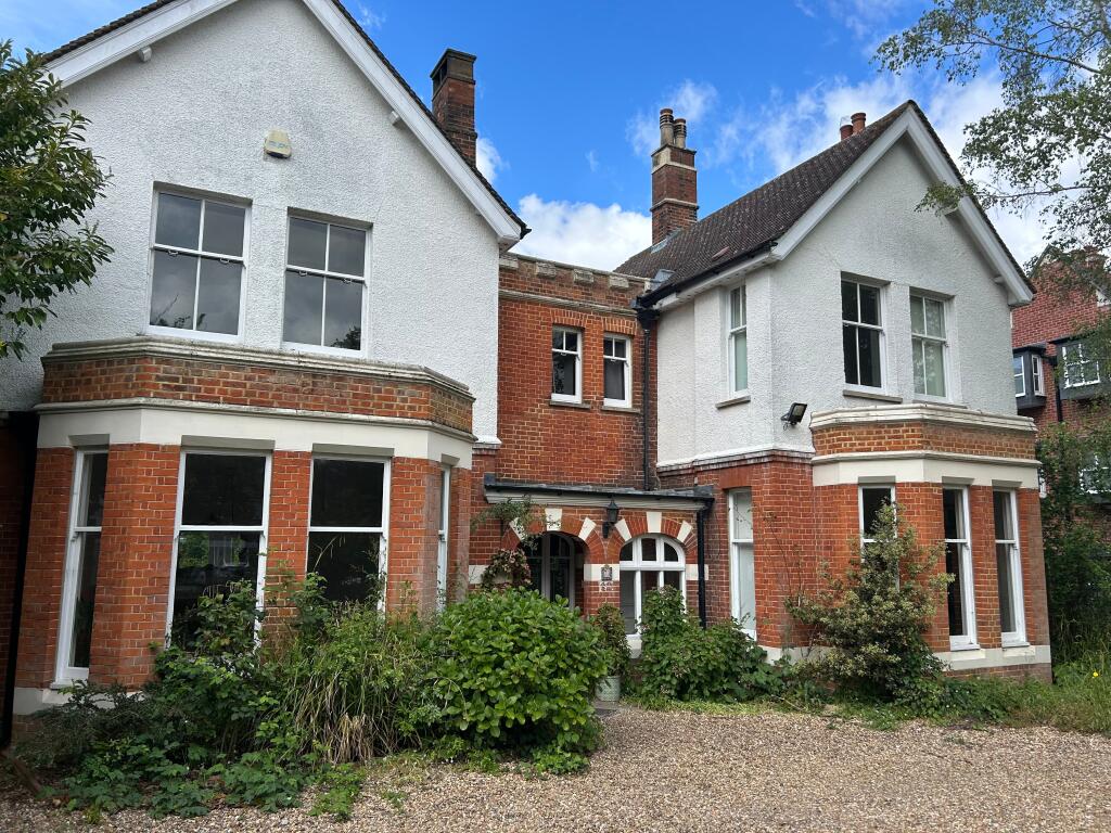 6 bed Detached for rent in Greenwich. From Comber & Company - Blackheath Village