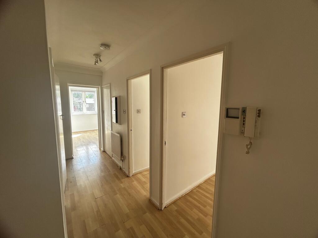 2 bed 1st Floor Flat for rent in Lewisham. From Comber & Company - Blackheath Village