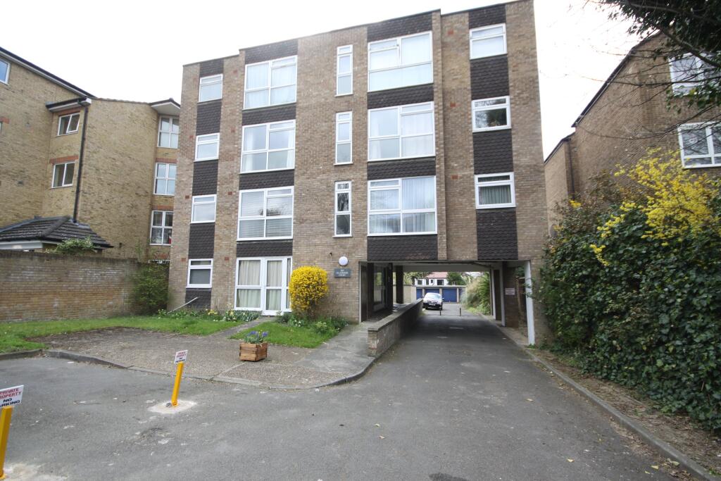 2 bed 1st Floor Flat for rent in Catford. From Comber & Company - Blackheath Village 2 bed 1st Floor Flat for rent in Catford. From Comber & Company - Blackheath Village