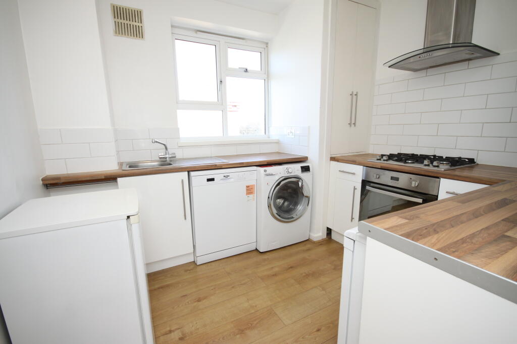 2 bed 1st Floor Flat for rent in Lewisham. From Comber & Company - Blackheath Village