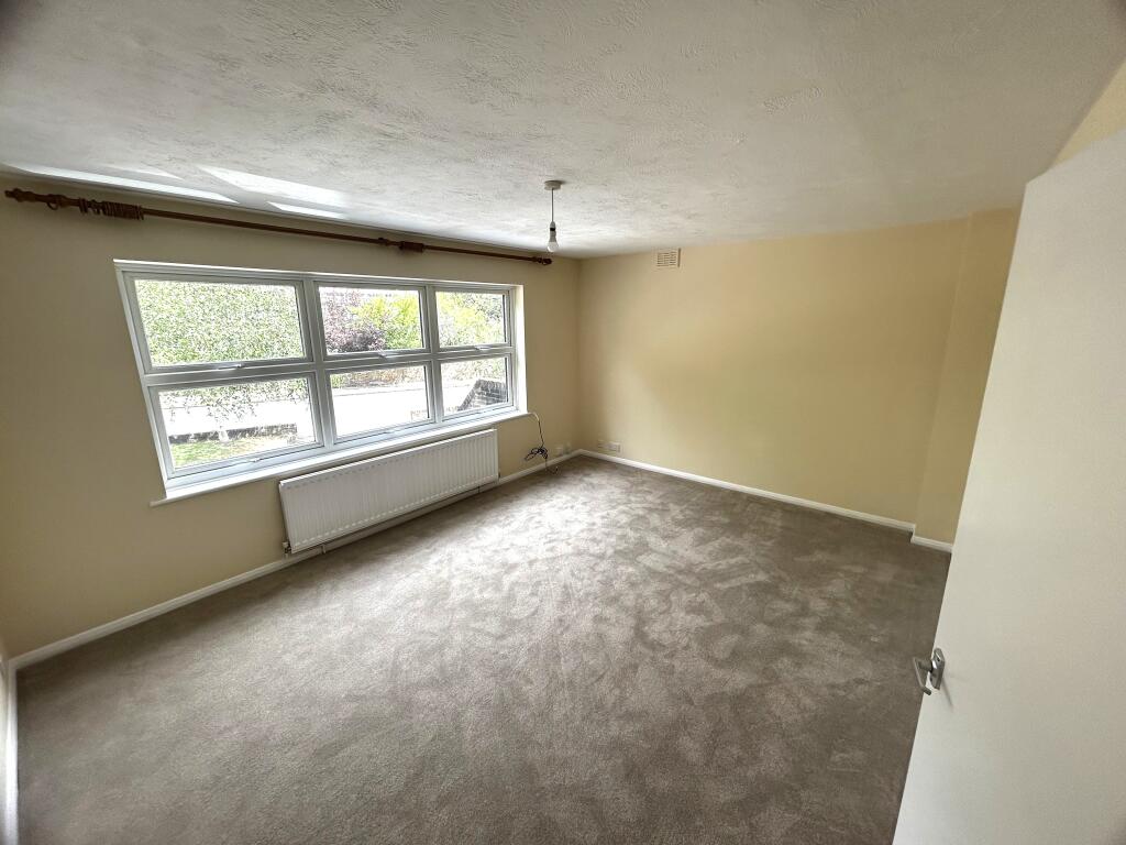 2 bed 1st Floor Flat for rent in Lewisham. From Comber & Company - Blackheath Village