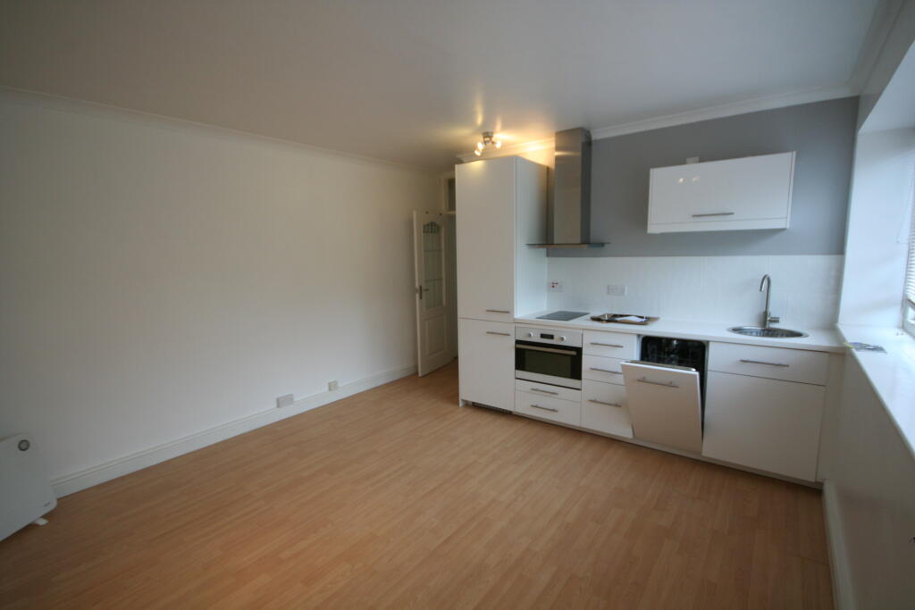 1 bed 1st Floor Flat for rent in Lewisham. From Comber & Company - Blackheath Village