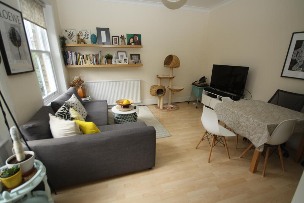 2 bed 1st Floor Flat for rent in Lewisham. From Comber & Company - Blackheath Village 2 bed 1st Floor Flat for rent in Lewisham. From Comber & Company - Blackheath Village