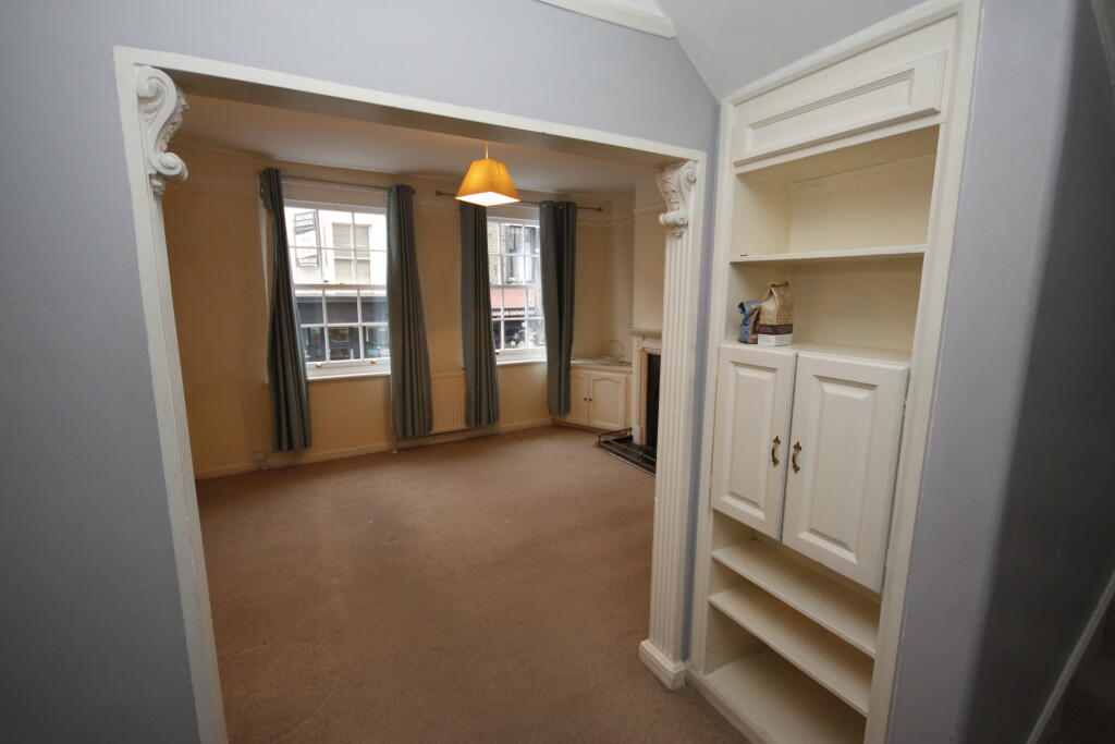 2 bed 1st Floor Flat for rent in Greenwich. From Comber & Company - Blackheath Village 2 bed 1st Floor Flat for rent in Greenwich. From Comber & Company - Blackheath Village