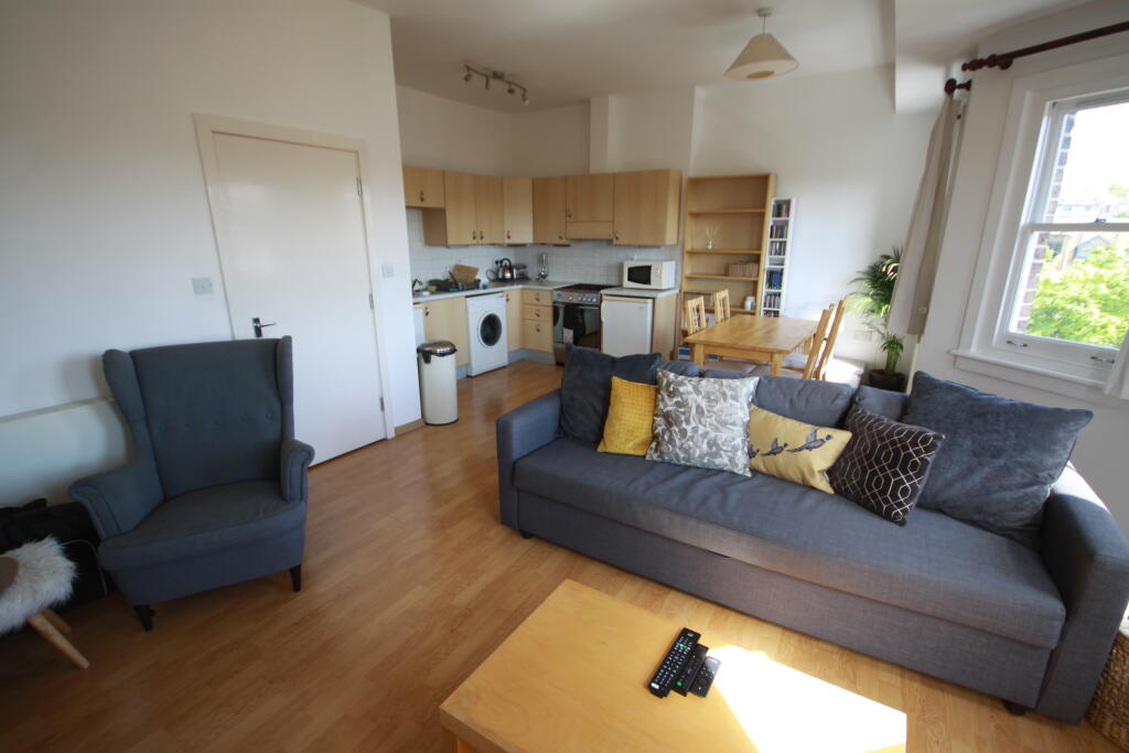 1 bed 1st Floor Flat for rent in Greenwich. From Comber & Company - Blackheath Village