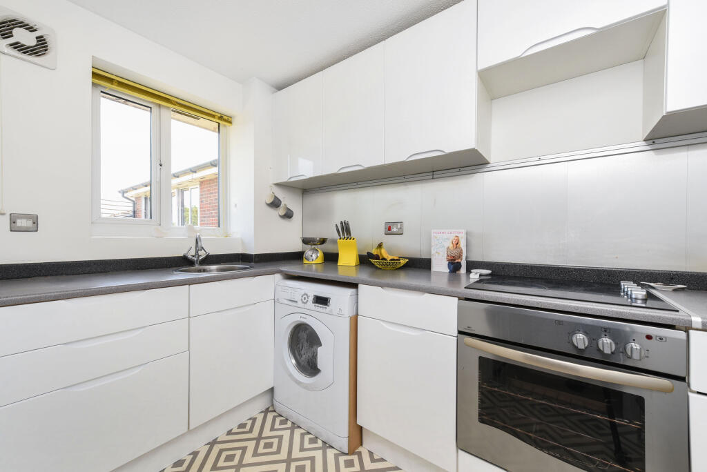 1 bed 1st Floor Flat for rent in Greenwich. From Comber & Company - Blackheath Village