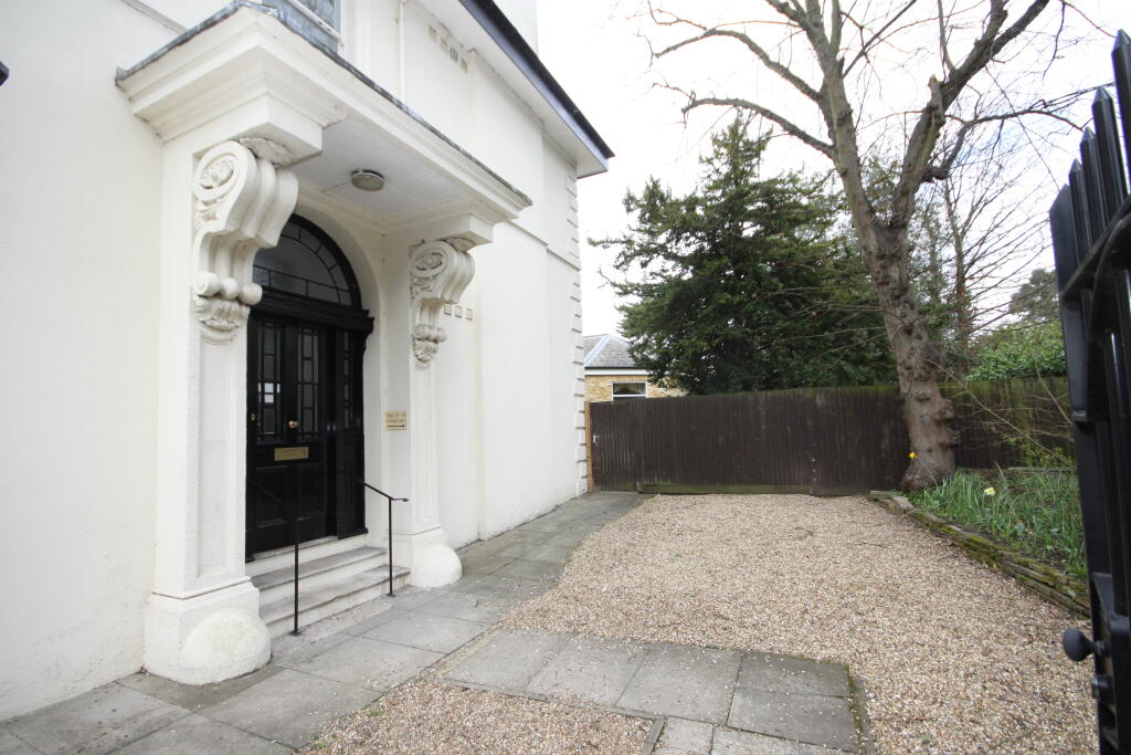 1 bed 1st Floor Flat for rent in Greenwich. From Comber & Company - Blackheath Village