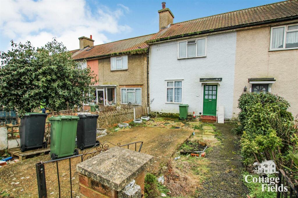 3 bed Mid Terraced House for rent in Catford. From Cottage Fields - Enfield