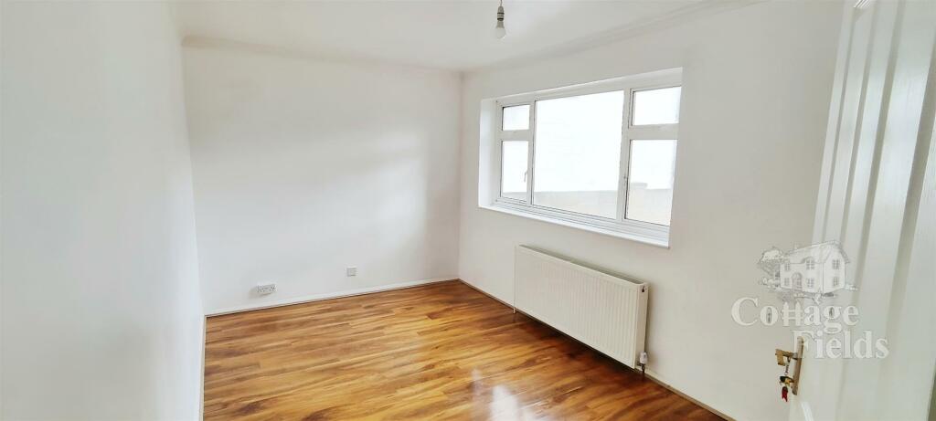 3 bed Flat for rent in London. From Cottage Fields - Enfield