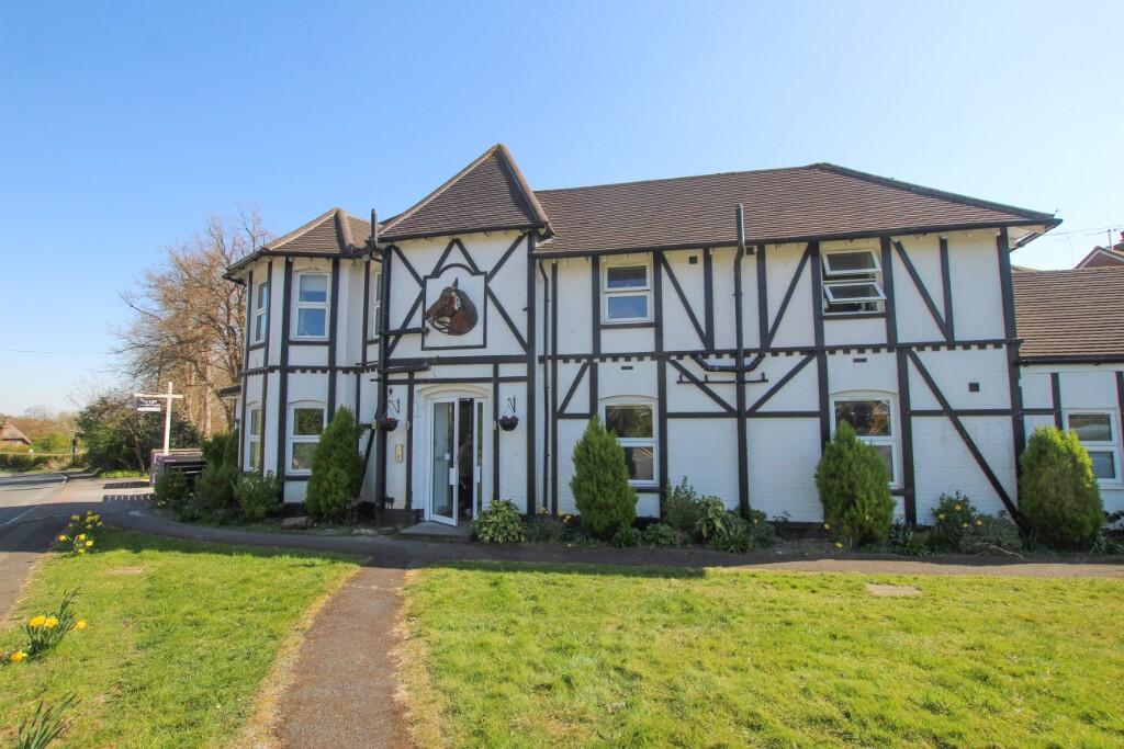 2 bed Penthouse for rent in Stockcross. From County Property Management - Newbury