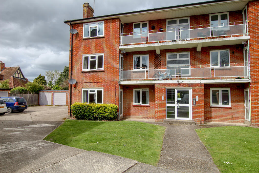 2 bed 1st Floor Flat for rent in Newbury. From County Property Management - Newbury