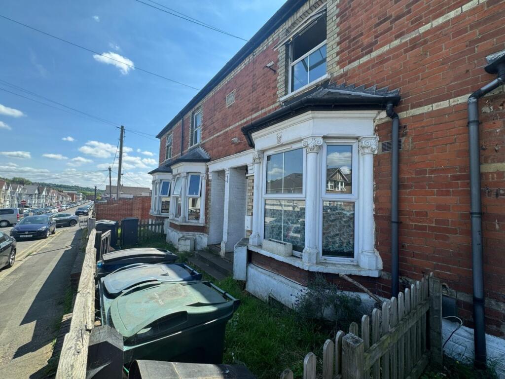 3 bed Mid Terraced House for rent in High Wycombe. From Chiltern Hills - High Wycombe