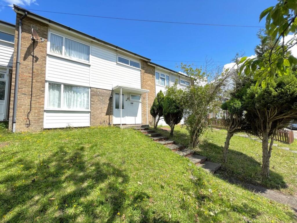 3 bed Mid Terraced House for rent in Downley. From Chiltern Hills - High Wycombe