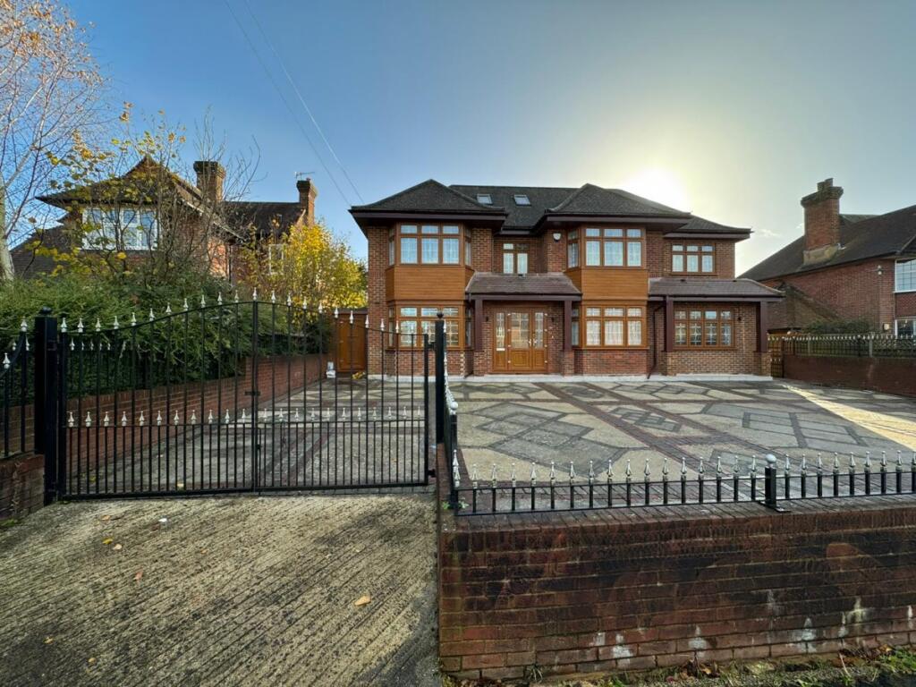 8 bed Detached for rent in Downley. From Chiltern Hills - High Wycombe