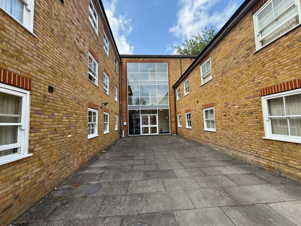 0 bed 1st Floor Flat for rent in High Wycombe. From Chiltern Hills - High Wycombe 0 bed 1st Floor Flat for rent in High Wycombe. From Chiltern Hills - High Wycombe