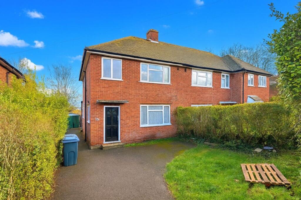 4 bed Semi Detached for rent in High Wycombe. From Chiltern Hills - High Wycombe 4 bed Semi Detached for rent in High Wycombe. From Chiltern Hills - High Wycombe