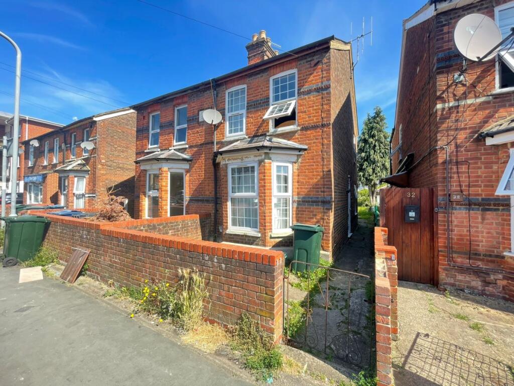 4 bed Semi Detached for rent in High Wycombe. From Chiltern Hills - High Wycombe 4 bed Semi Detached for rent in High Wycombe. From Chiltern Hills - High Wycombe