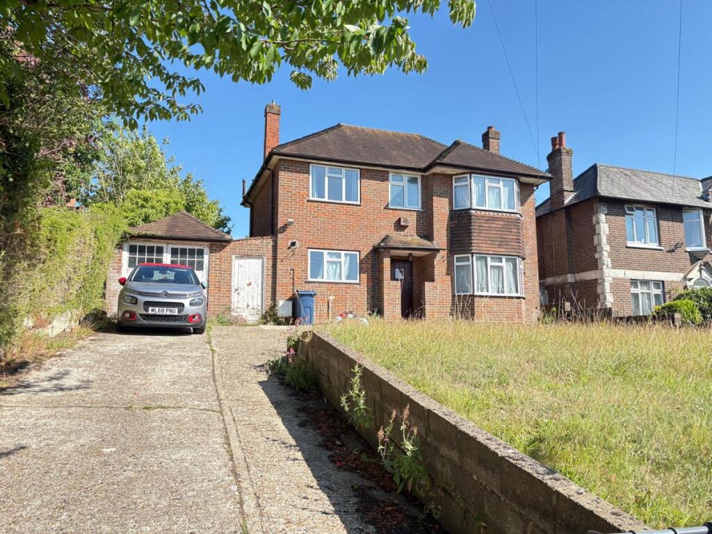 4 bed Detached for rent in Downley. From Chiltern Hills - High Wycombe 4 bed Detached for rent in Downley. From Chiltern Hills - High Wycombe