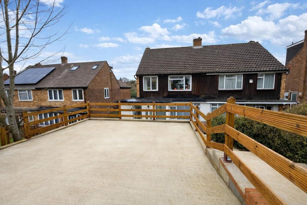 5 bed Semi Detached for rent in High Wycombe. From Chiltern Hills - High Wycombe